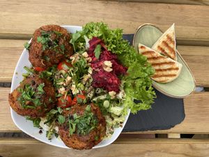 Knödel gefüllt mit Sauerkraut und Pilzen  at Erbse in Luebeck