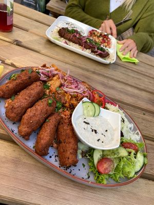 Großer Grillteller mit Tzatziki at Erbse in Luebeck