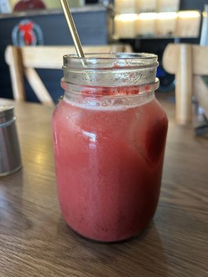 Soda de frutos rojos  at Mundo Vegano in Bogota