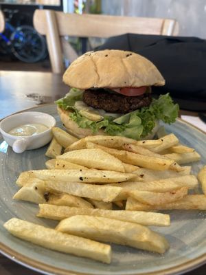 Bean burger and friess #Veganuary at Mundo Vegano in Bogota