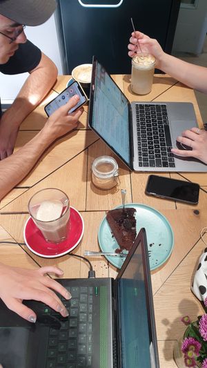 Vegan oreo cake 👌work work work (free WiFi) at Kala Cafe in Berlin