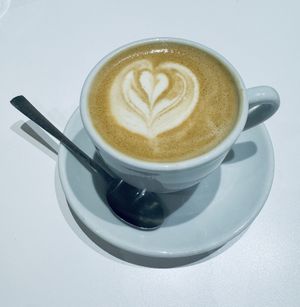 Cafe latte con leche de avena   at Brunch Corner in Valencia