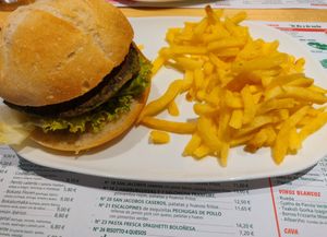 Hamburger at El Jardín in Portugalete