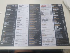 Mal, vegana solo tienen la hamburguesa y no tenian cuando he venido, tampoco me dan ninguna otra opción el camarero... Decepcionado con las opciones veganas... at ELUNO in Astorga
