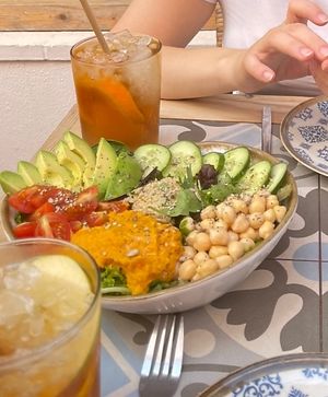 Buddah-Bowl and Ice Tea  at Mia Cafe in Marbella