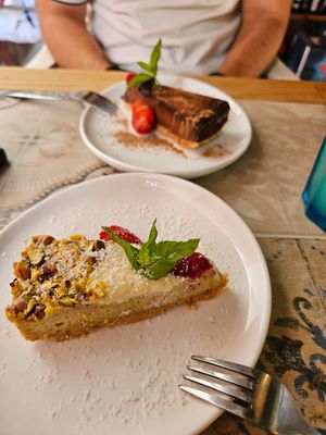 Tartas veganas at Mia Cafe in Marbella