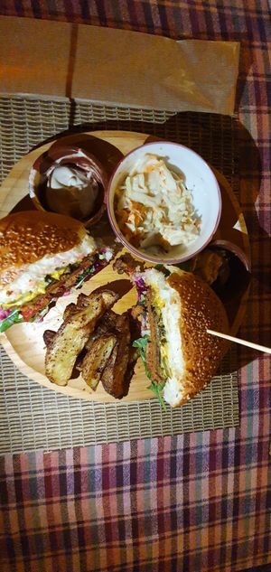 Burger with 2 sauces at Pisekar Vegan Food in Antalya