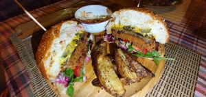 Burger with 2 sauces at Pisekar Vegan Food in Antalya