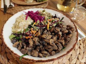 Mushroom bowl big at Pisekar Vegan Food in Antalya