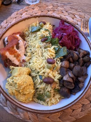 Mixed bowl with felafel and mushrooms!  Yum!!  at Pisekar Vegan Food in Antalya