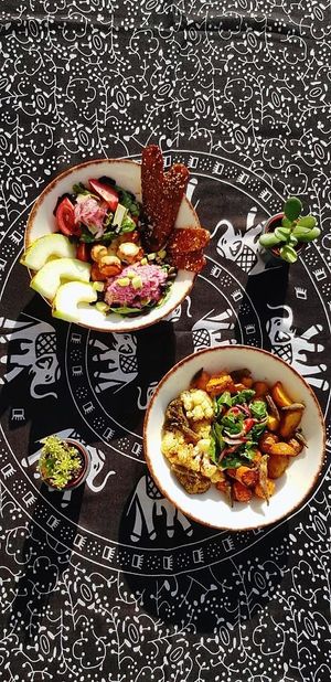 Pisekar bowl and hot roasted bowl at Pisekar Vegan Food in Antalya