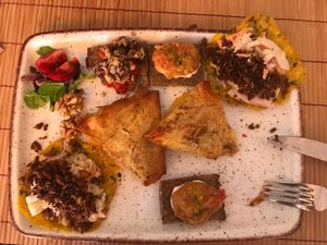 Karışık tabağı  at Pisekar Vegan Food in Antalya