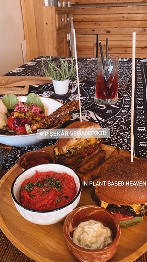 Burger and Bowl at Pisekar Vegan Food in Antalya