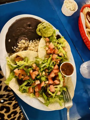 Soft Tacos mit Tofu, Reis, Bohnenmus & Guacamole   at Clare & Don's Beach Shack in Falls Church