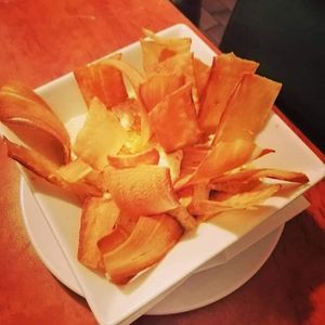Hummus with yuca chips at Moravid in Kiel