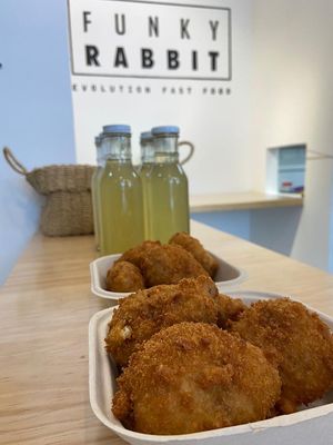 Chickn wings at Funky Rabbit in Queretaro