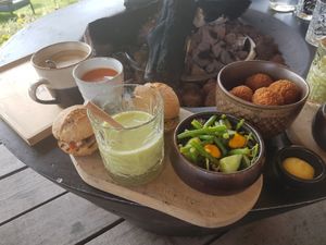 Vegan lunch, bitterballen, cappuccino met havermelk at Ludiek in Havelte