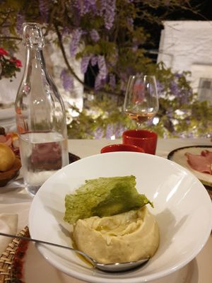 Purè di Fave e chips di cicoria at Taverna della Gelosia in Ostuni