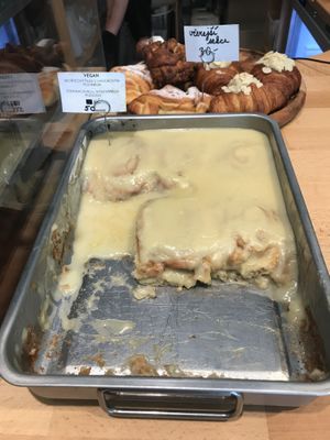 the cinnamon rolls - yummy at La forme in Prague