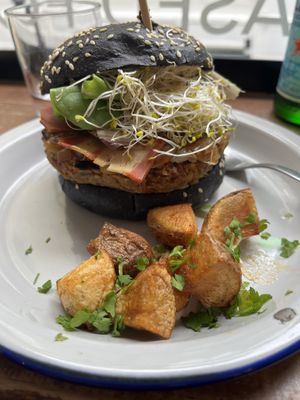 Burger premium  at Almalibre Açaí House in Madrid