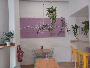 Schöne Einrichtung  at Almalibre Açaí House in Madrid