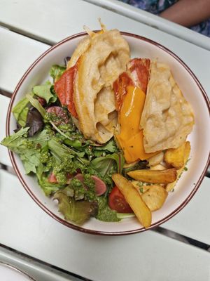 Waffles at Almalibre Açaí House in Madrid