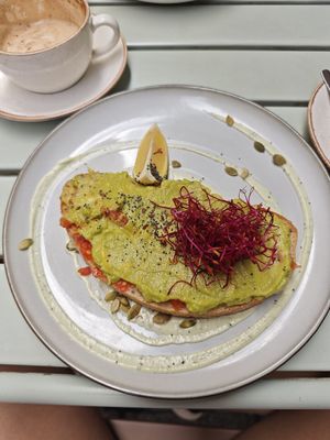 Avocado toast at Almalibre Açaí House in Madrid