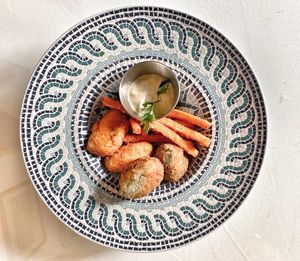 Croquetas de espinacas y nueces + croquetas de calabacín y zanahoria con batatas at La Odisea in Malaga