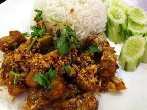 crispy soya with garlic sauce at Krua Boon - Eathai Central Embassy in Bangkok