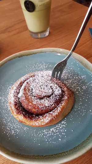 Cinnamon bun at Emmi's Kitchen - Werinherstr in Munich