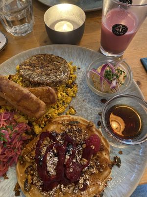 Ultimate  breakfast 😍  at Emmi's Kitchen - Werinherstr in Munich