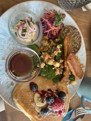 Ultimate breakfast  at Emmi's Kitchen - Werinherstr in Munich