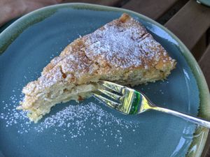 Apfel-Vanille Kuchen / Apple-Vanilla cake at Emmi's Kitchen - Werinherstr in Munich