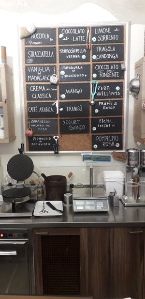 Il bollino indica i gusti vegan at La Gelatiera in Florence