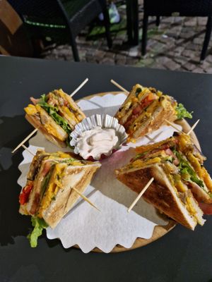 spicy hummus, grilled tofu, courgettes, salad, tomato, vegan cheese at Oasis Cafè in Treviso