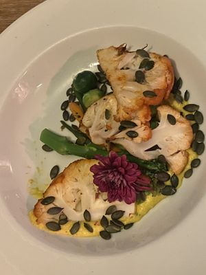 Koreaanse Gegrilde Bloemkool  at Noemme in Den Bosch
