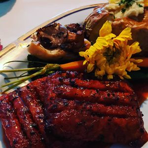 very good tempeh ribs with a garlic jacket potato. was very happy :) at Noemme in Den Bosch