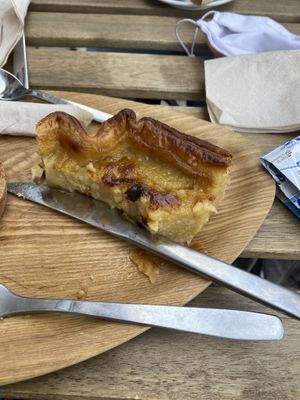 Como una tarta de flan , buenísima. Me di cuenta de l foto casi al final  at My Green Pastry in Porto