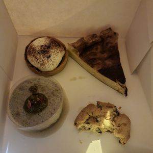 Algumas gulodices para take away at My Green Pastry in Porto