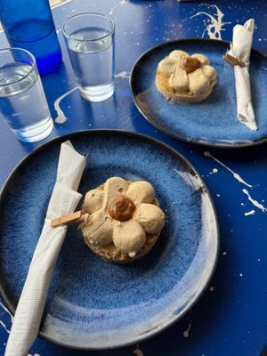 Tarte fleur caramel at My Green Pastry in Porto