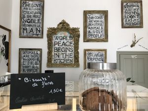 Biscuits aux fleurs at My Green Pastry in Porto