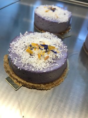 Cheesecake myrtille coco sans gluten at My Green Pastry in Porto