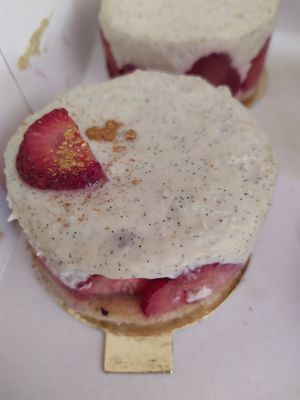 Fraisier at My Green Pastry in Porto