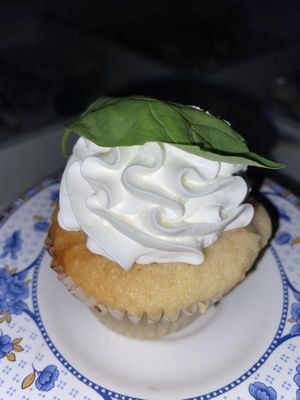 Cupcake citron basilic   at Contribution in Louvain-la-neuve
