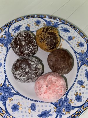 Assortiment de truffes   at Contribution in Louvain-la-neuve