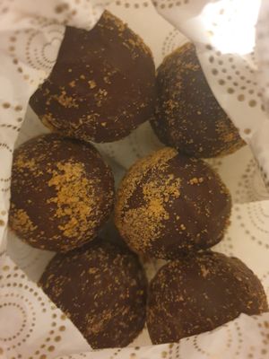 Chocolate-speculoos truffles at Contribution in Louvain-la-neuve