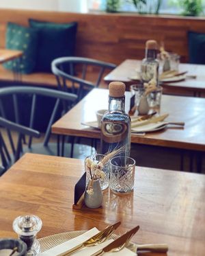 tables at Zina's Eatery in Vienna