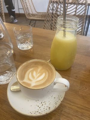 Oat cappu and mango lassi  at Zina's Eatery in Vienna