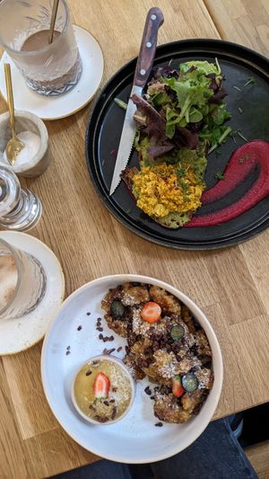  at Zina's Eatery in Vienna