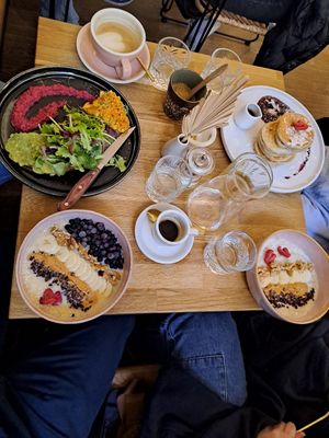 Breakfast at Zina's Eatery in Vienna